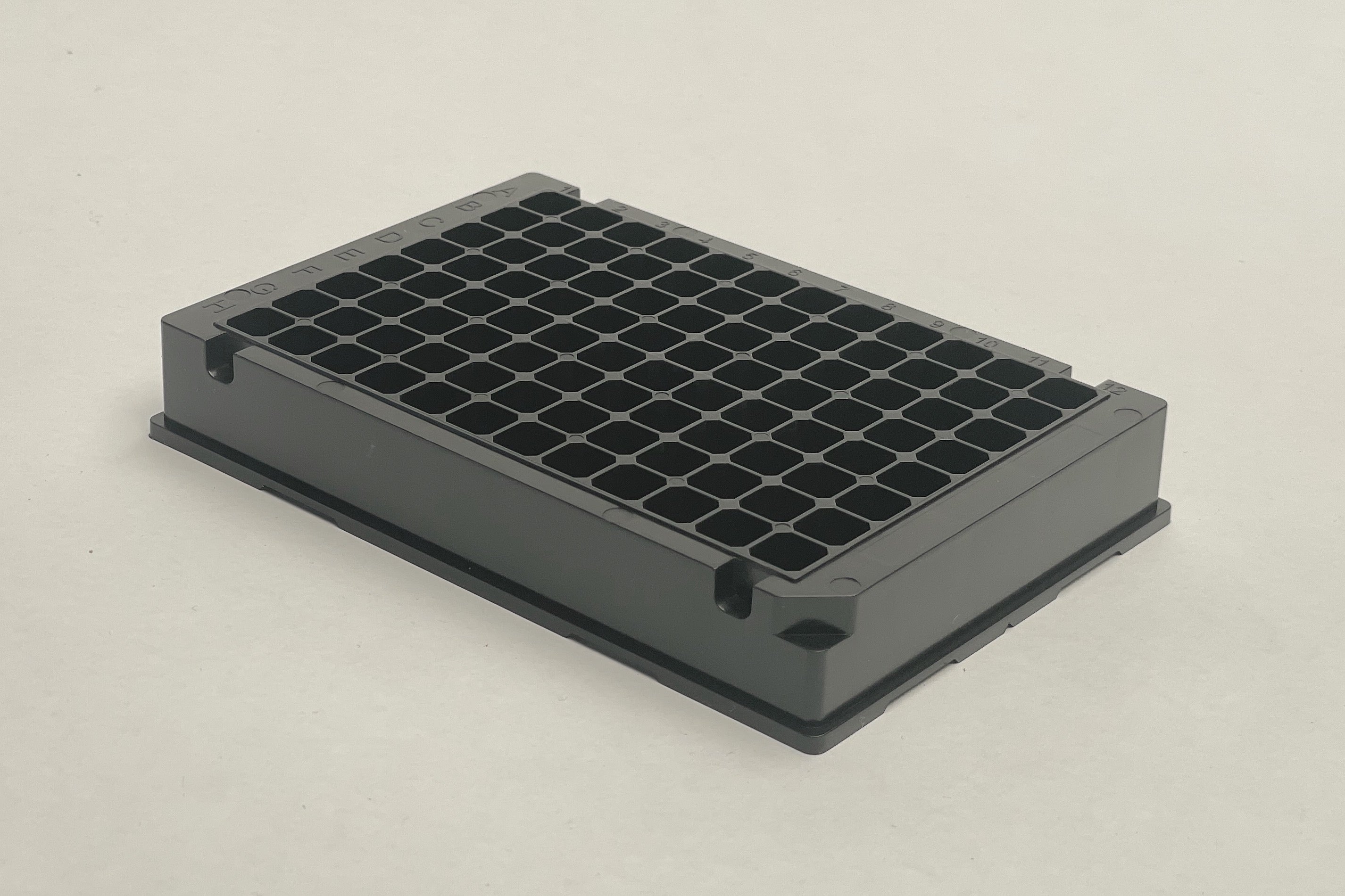 Polystyrene black square 96-half-deepwell microplates with a transparent bottom