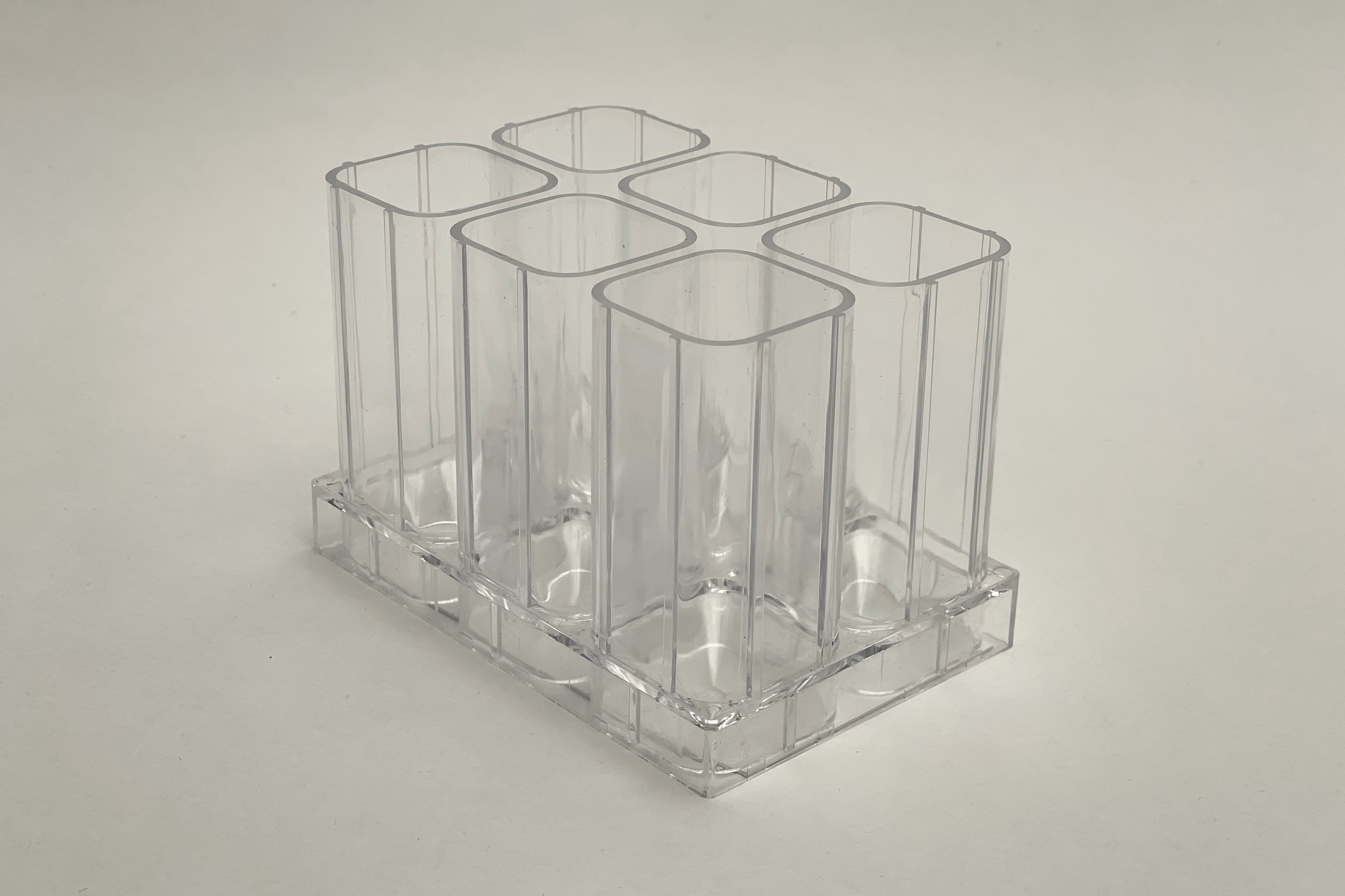 Polystyrene transparent 6-deepwell microplates with polystyrene lid